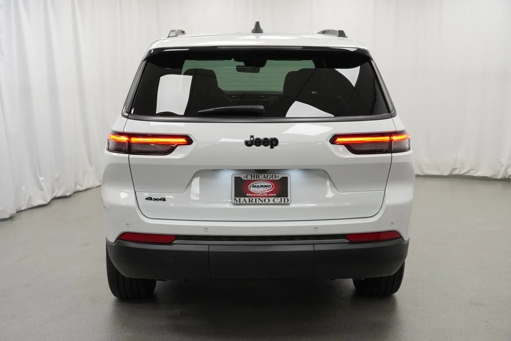 New 2026 Bright White Clear-Coat Exterior Paint Jeep Limited image 10