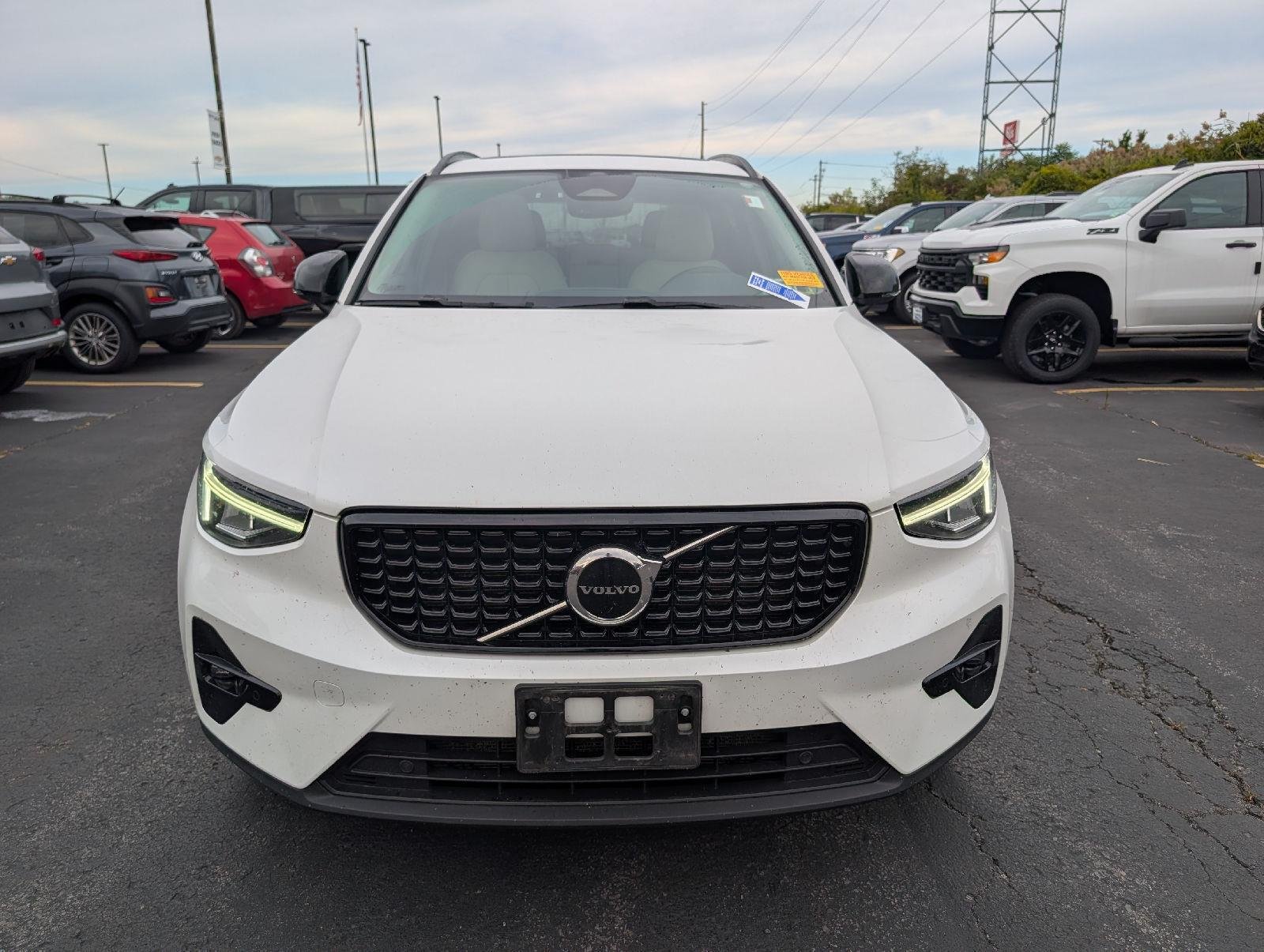 Used 2023 Crystal White Metallic Volvo Plus Dark Theme image 2