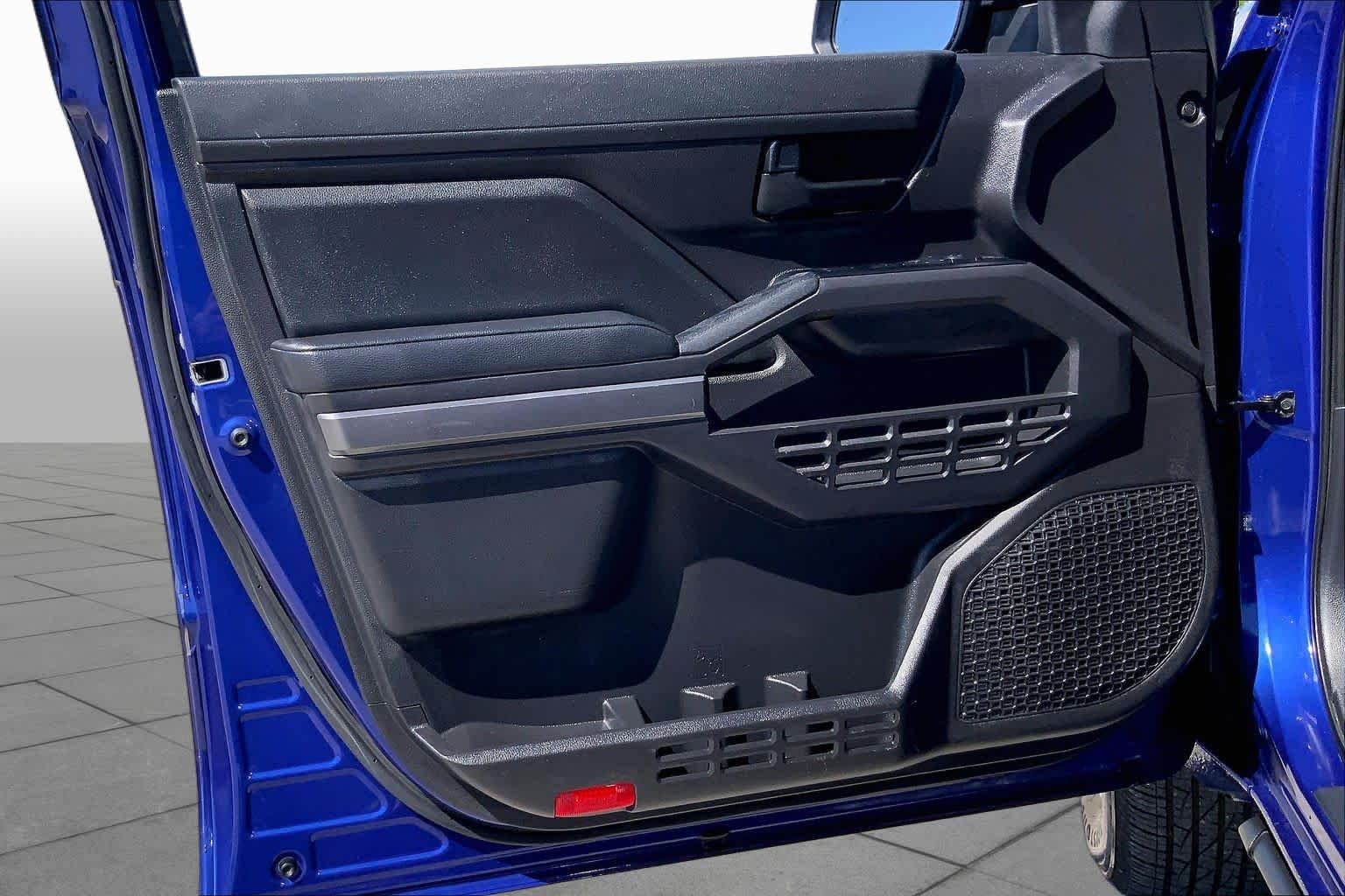 Used 2025 Blue Crush Metallic Toyota SR5 image 21