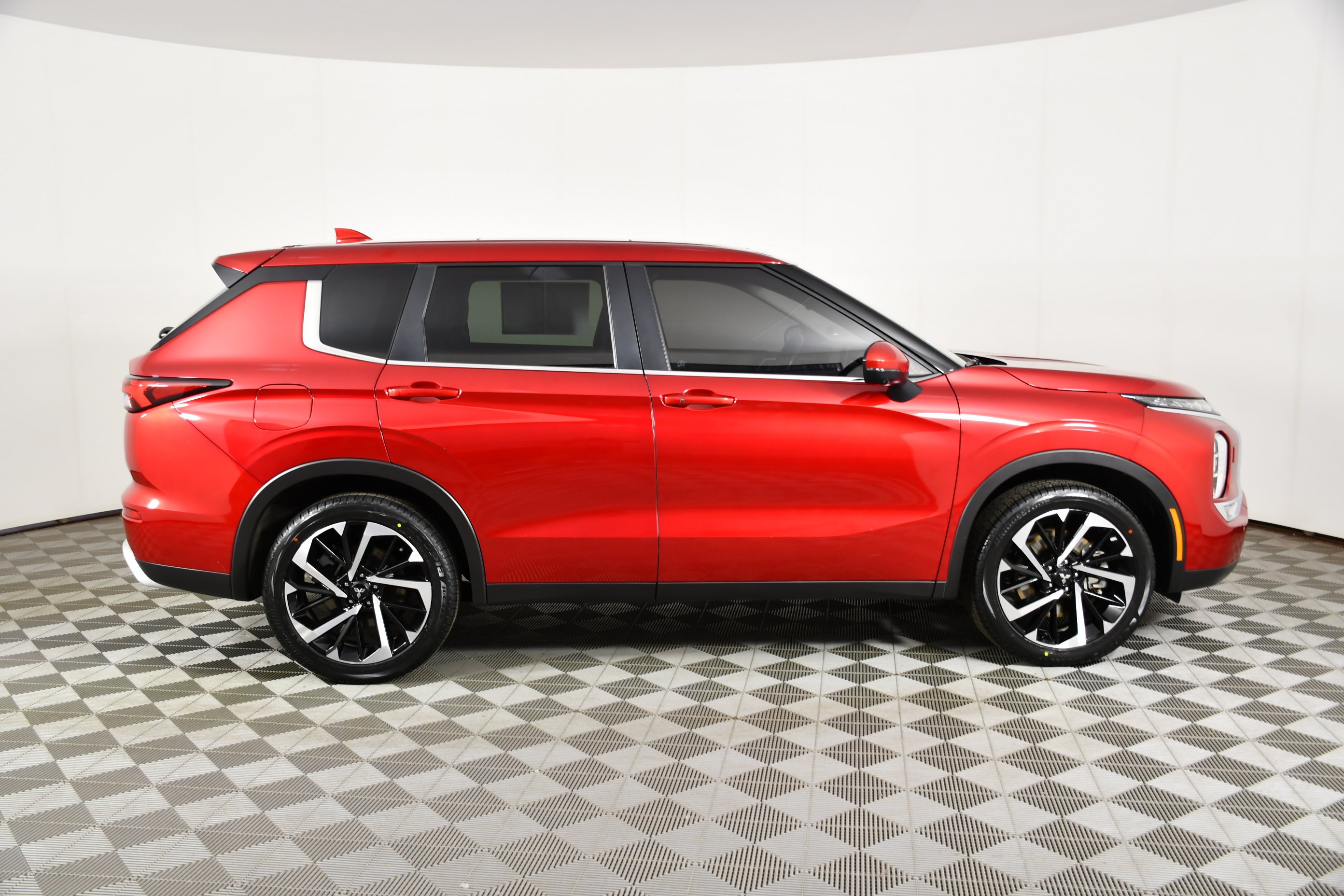 Used 2024 Red Diamond Mitsubishi SE image 5
