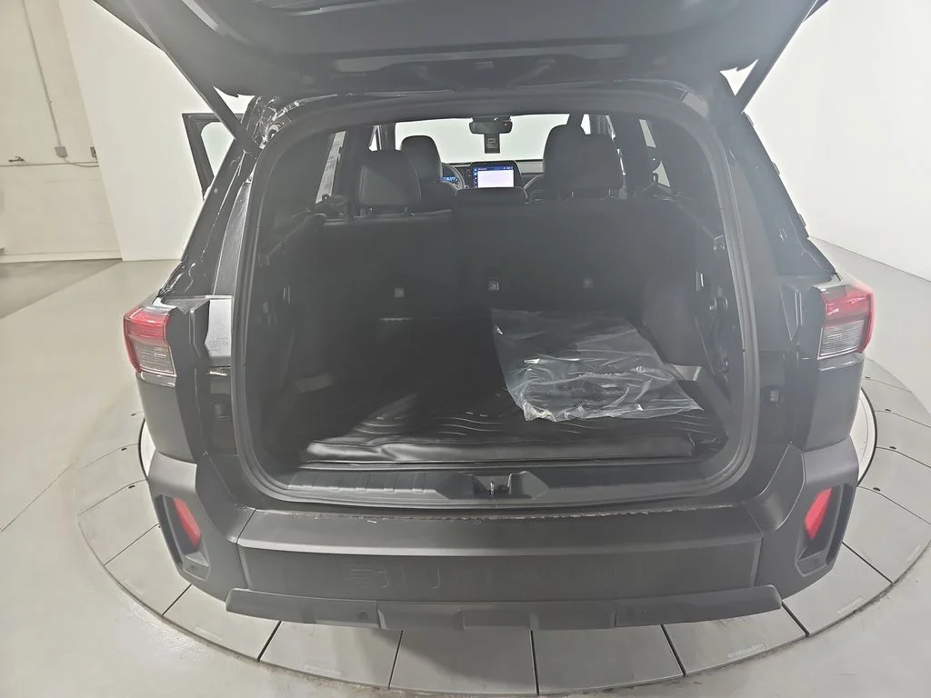 New 2026 CRYSTAL BLACK SILICA Subaru Premium image 24