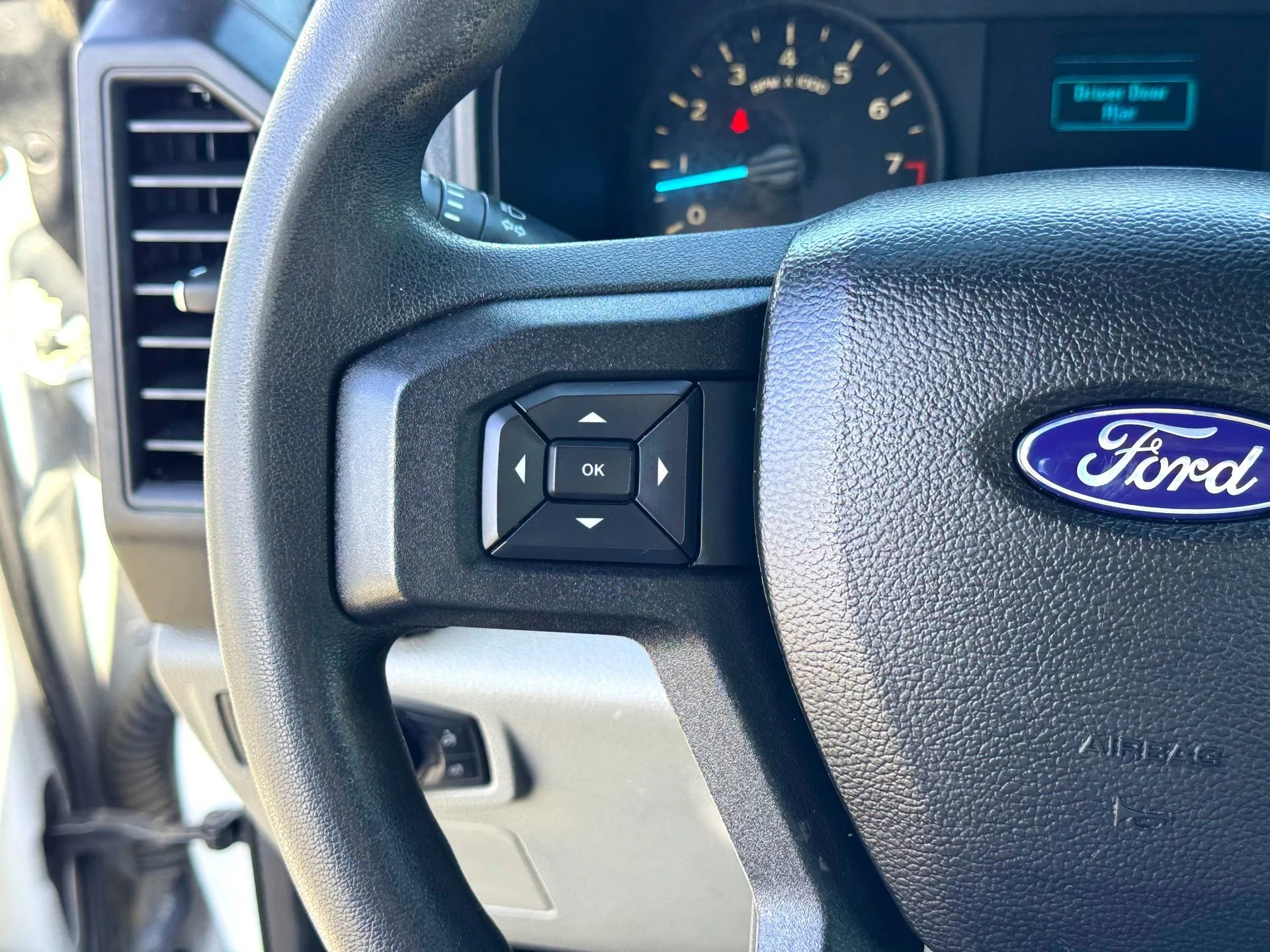 Used 2018  Ford XL image 17