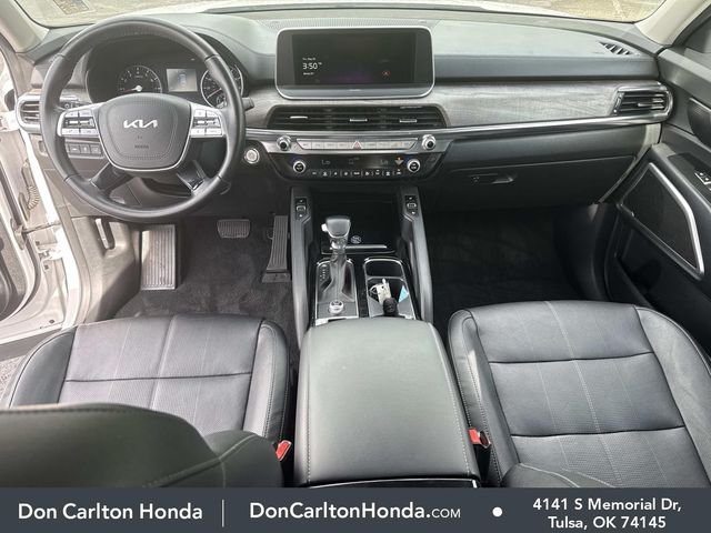 Used 2022 White Pearl Kia EX image 17