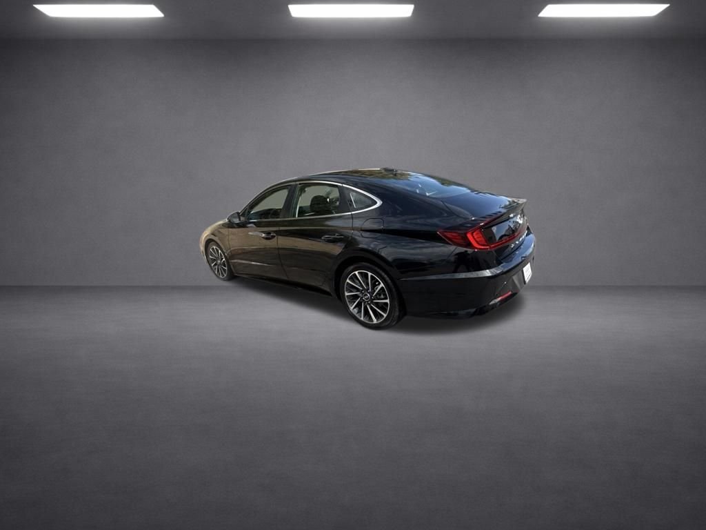 Used 2020 Black Hyundai Limited image 9