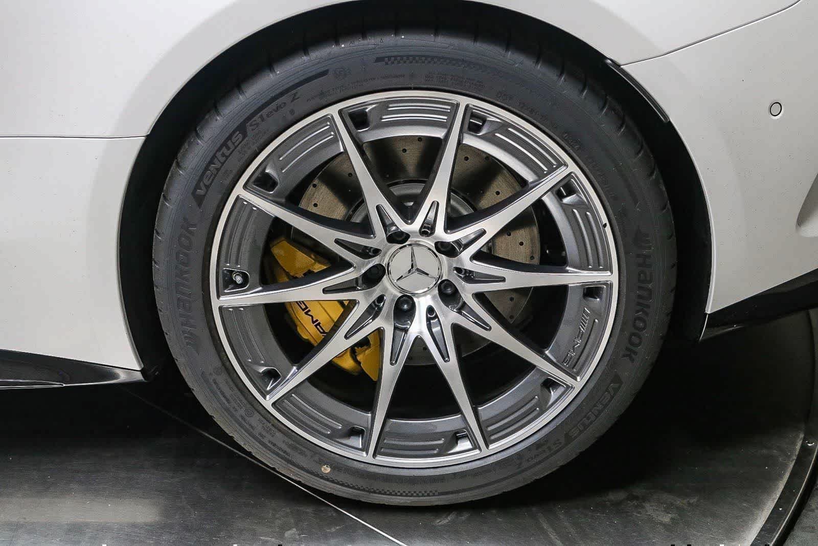 New 2025 MANUFAKTUR paint MANUFAKTUR opalite white magno Mercedes-Benz AMG® GT 63 Coupe image 10