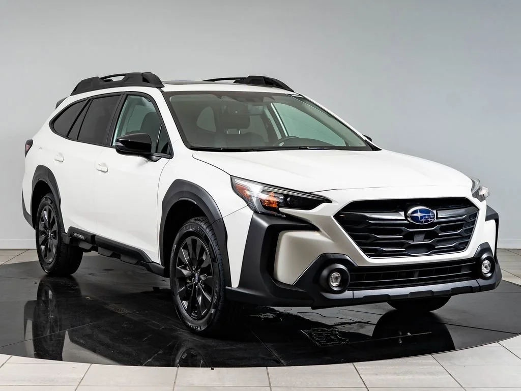 Used 2025 Crystal White Pearl Subaru Onyx Edition XT image 12