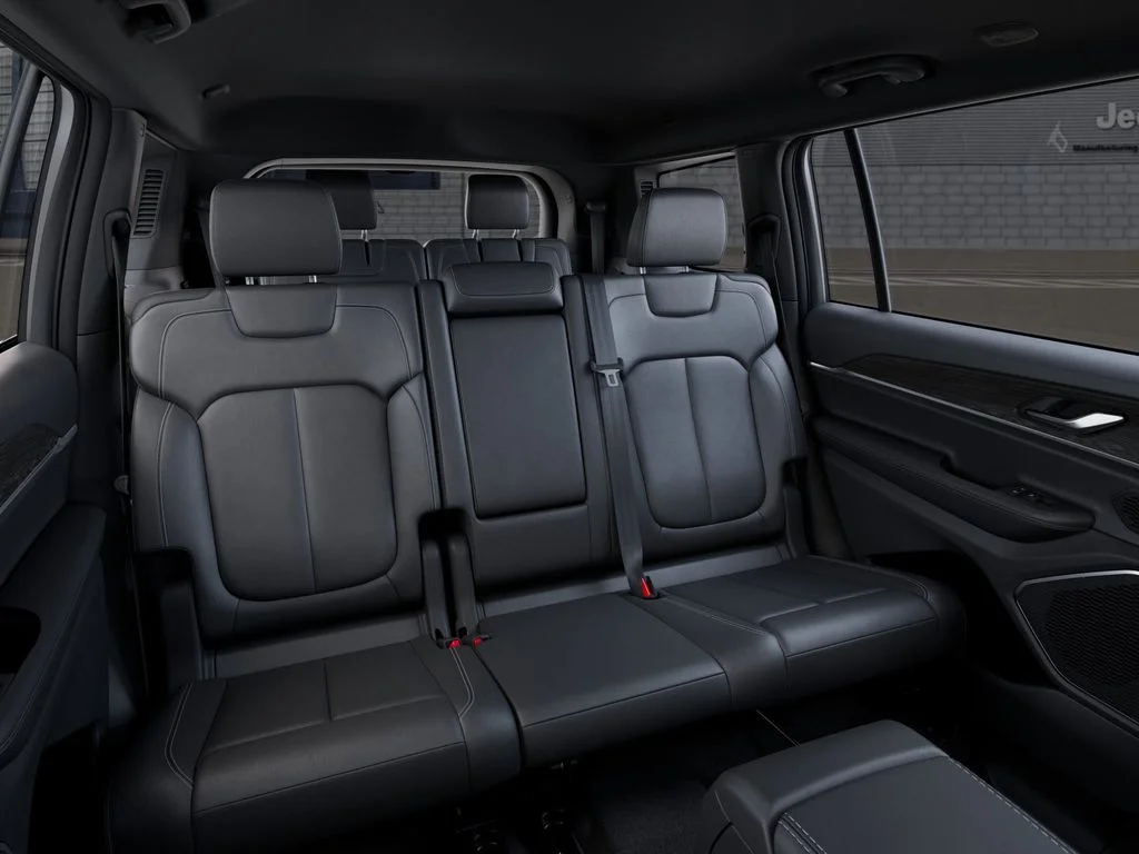New 2026 Bright White Clear-Coat Exterior Paint Jeep Limited image 16