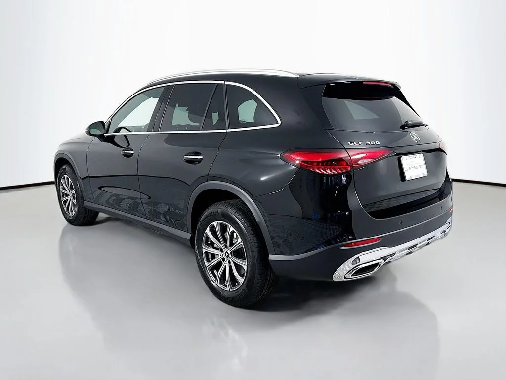 Used 2026 Black Mercedes-Benz GLC 300 image 3