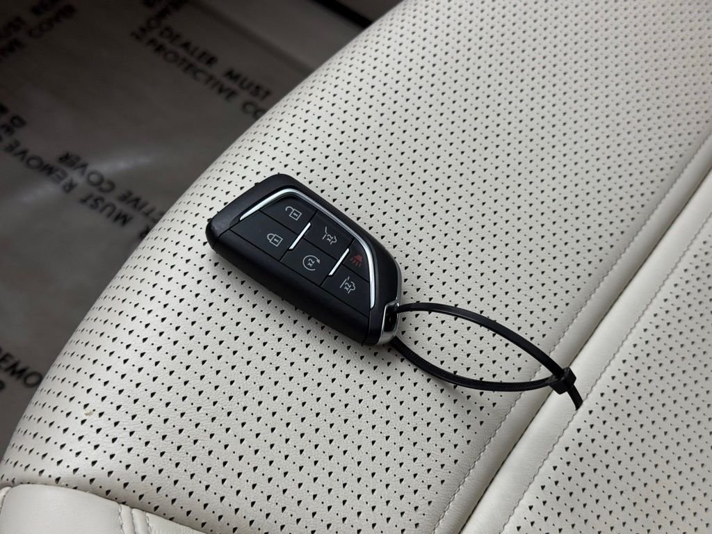 Used 2025  Cadillac Sport Platinum image 40