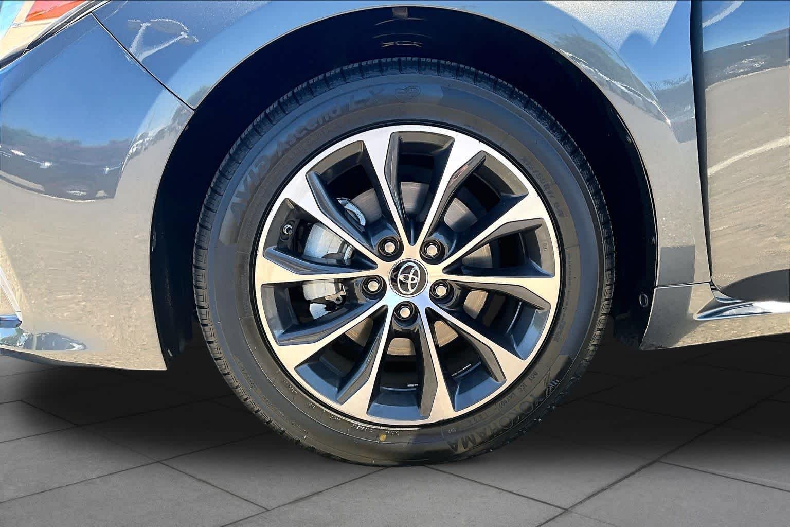Used 2017 Magnetic Gray Metallic Toyota XLE image 10