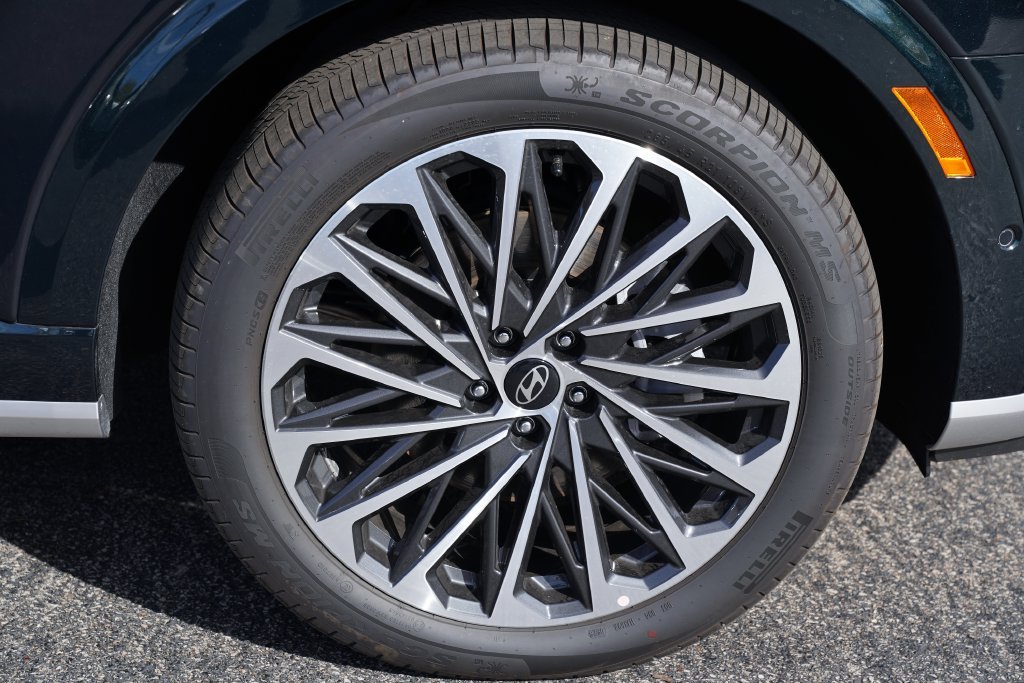 New 2027 Robust Emerald Pearl Hyundai Calligraphy image 23