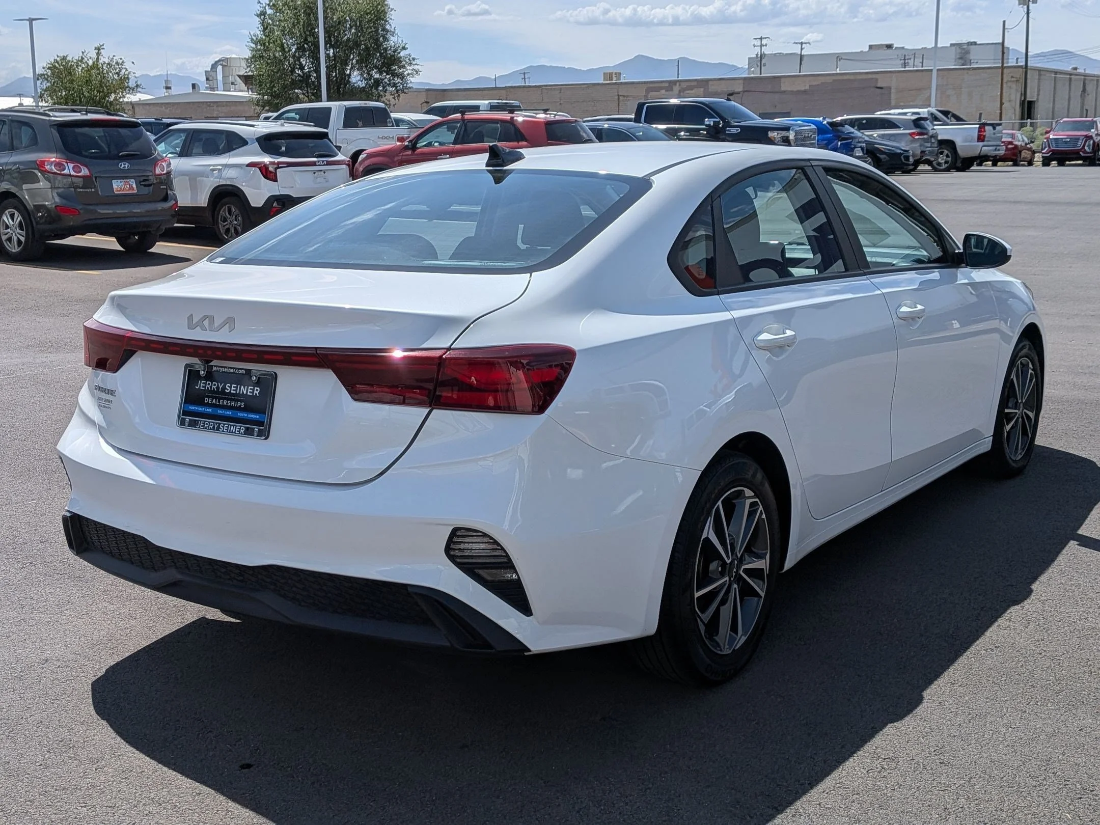 Used 2023 Snow White Pearl Kia LXS image 5