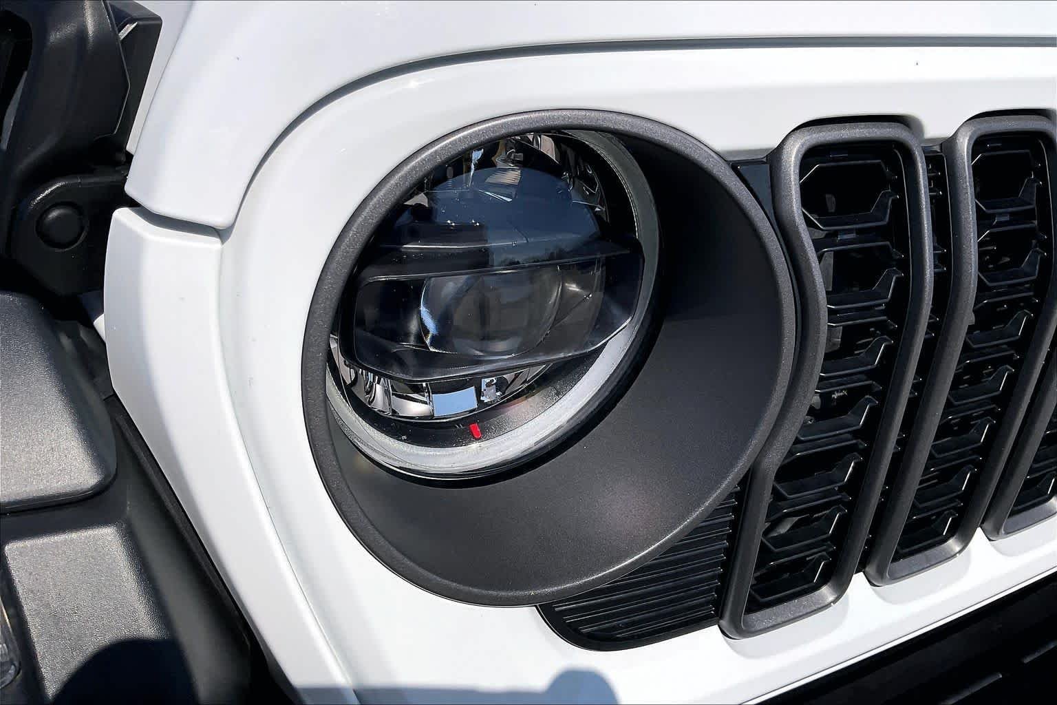 Used 2026 Bright White Clearcoat Jeep Rubicon image 26