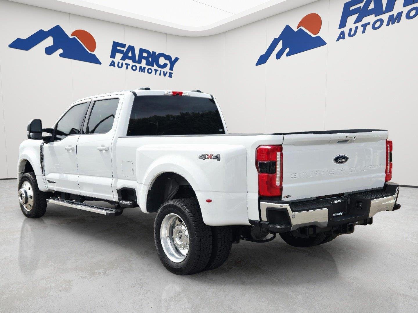 Used 2025 Oxford White Ford LARIAT image 7