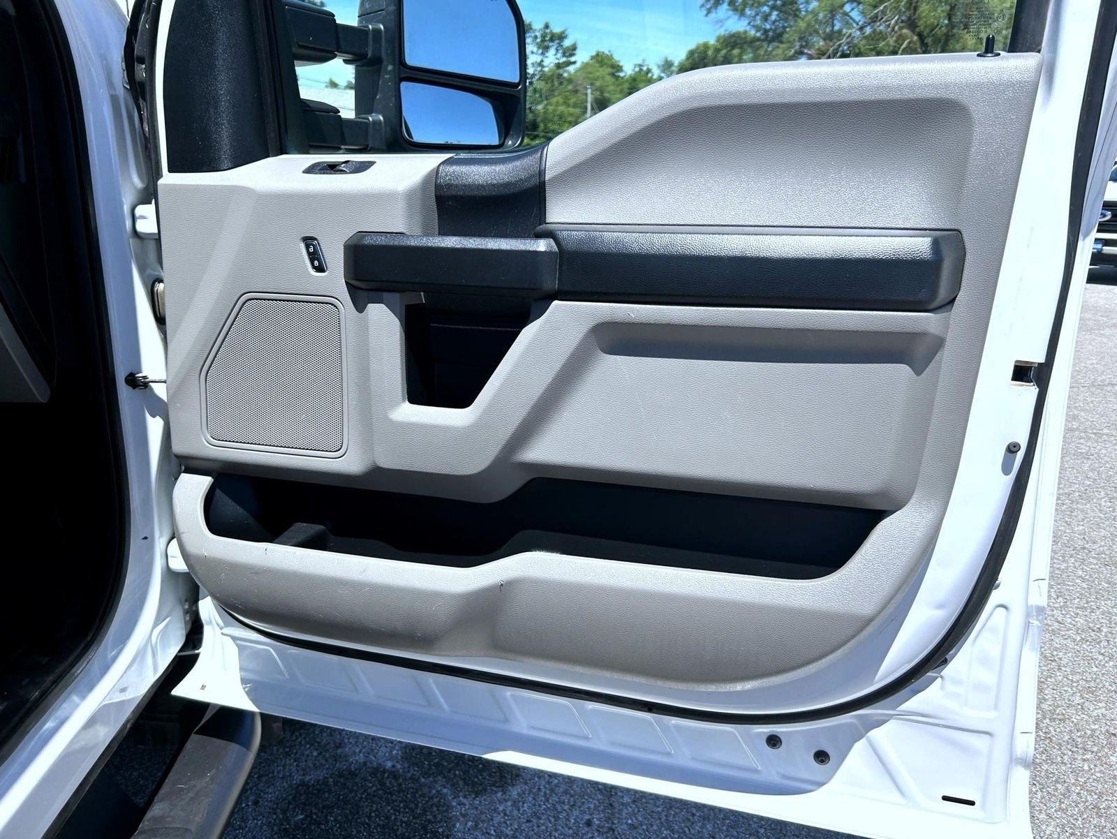 Used 2019 White Ford XL image 16