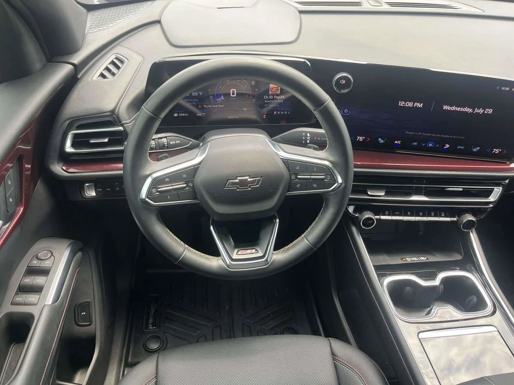 Used 2024 Red Chevrolet Z71 image 13