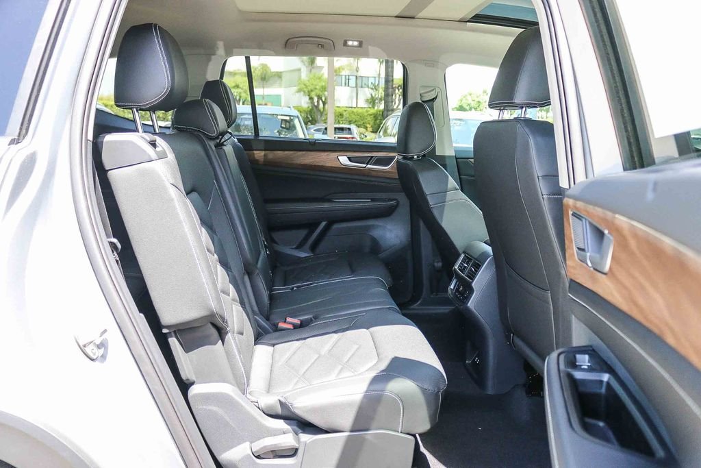 New 2026 Silver Volkswagen 2.0T SE w/Technology image 19