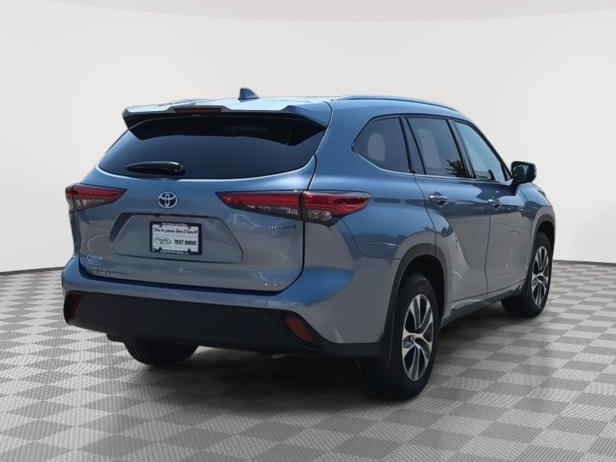 Used 2021 Moondust Toyota Hybrid XLE image 5