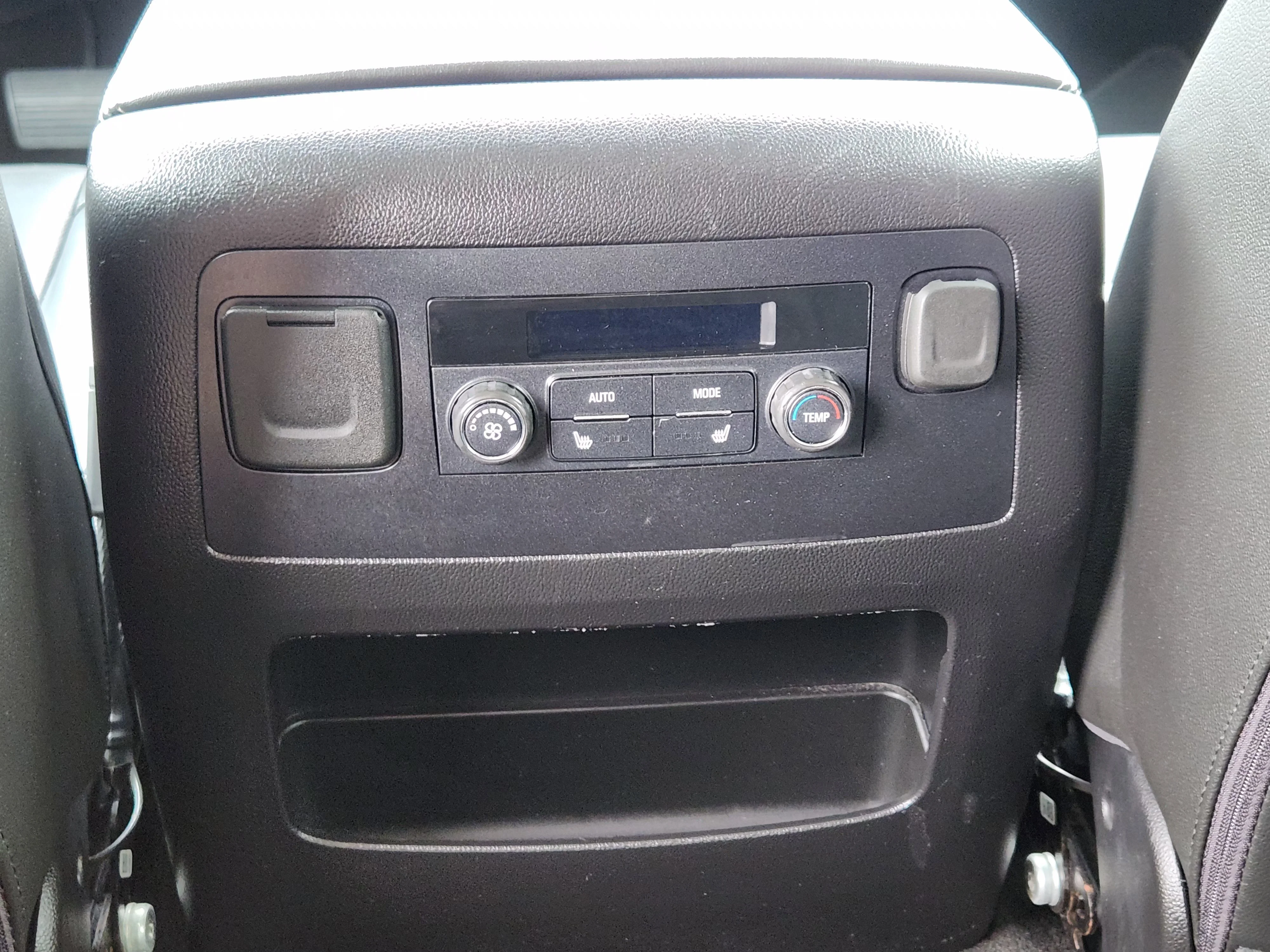 Used 2018 Silver Ice Metallic Chevrolet LT image 29
