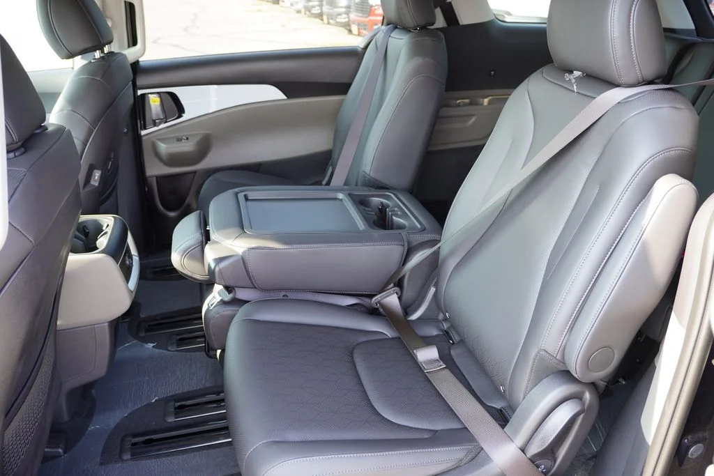 2027 Kia Carnival LXS - Photo 11
