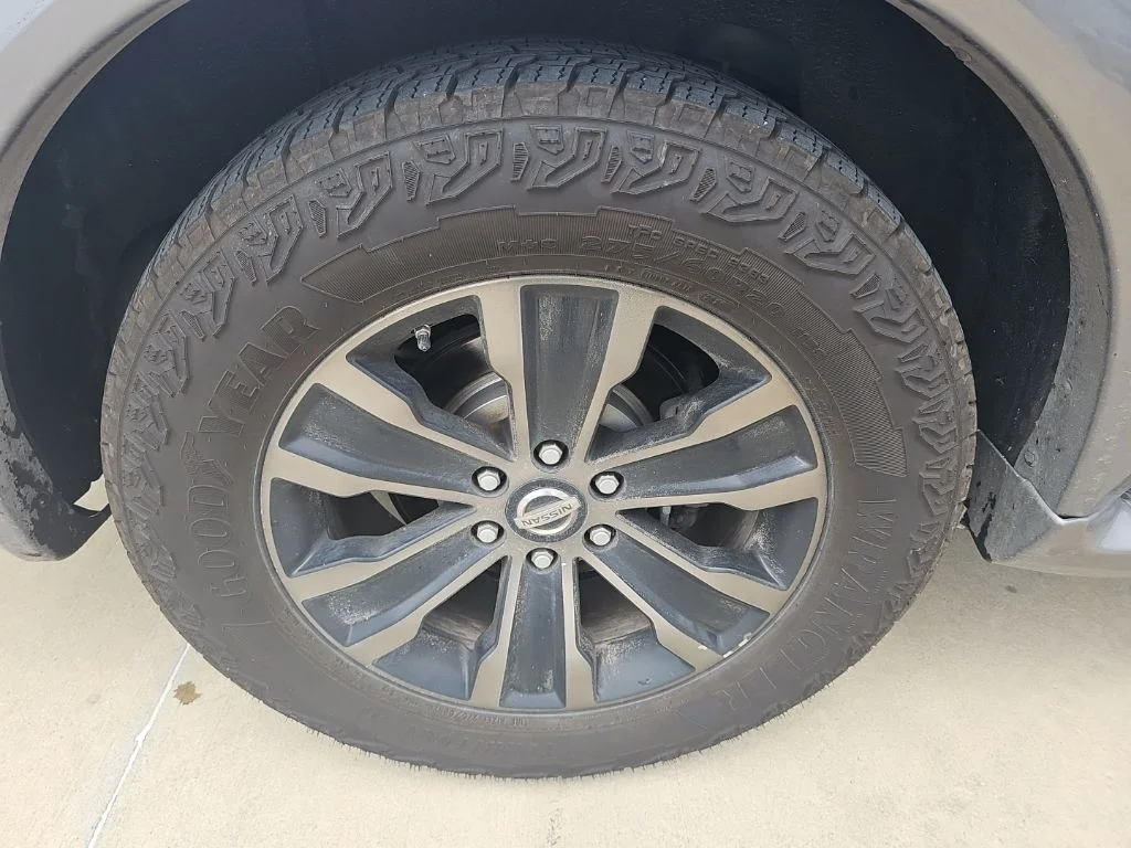 Used 2017 Silver Nissan Platinum image 10