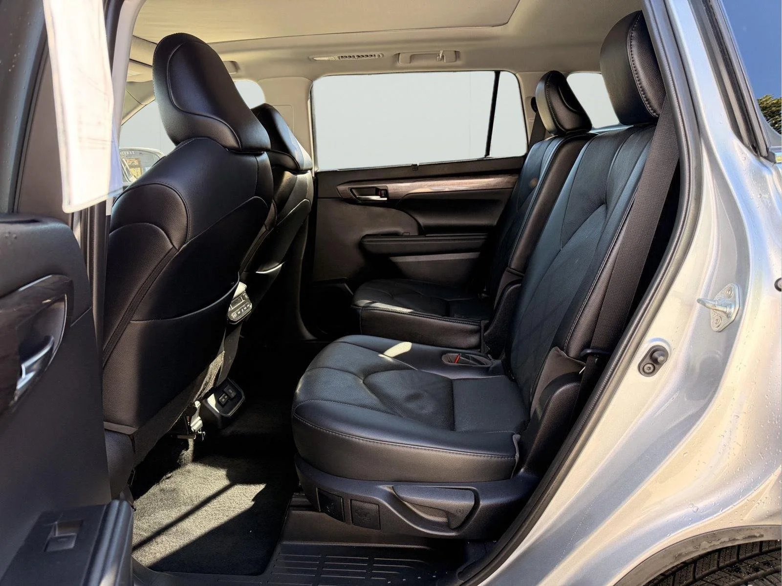 Used 2022 Celestial Silver Metallic Toyota Platinum image 9
