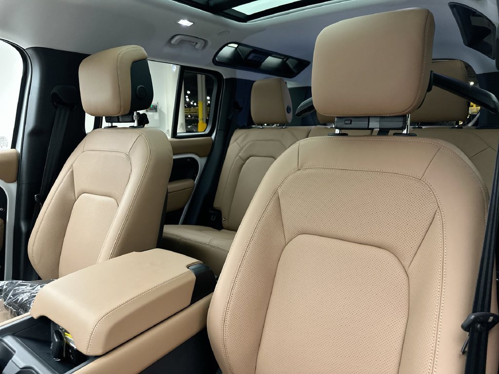 New 2026 Fuji White Land Rover S image 10