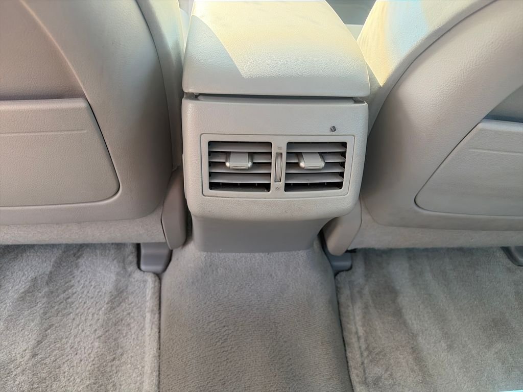 Used 2009 Super White Toyota  image 38