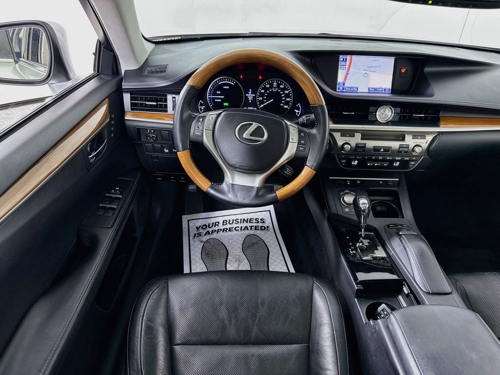 Used 2013 Silver Lining Metallic Lexus Hybrid image 4
