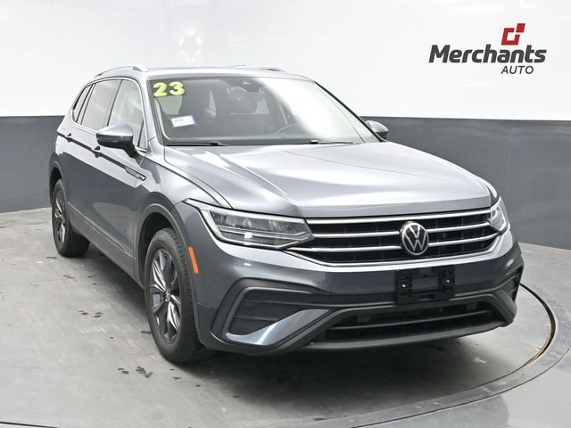 Used 2023 Gray Volkswagen 2.0T SE image 1