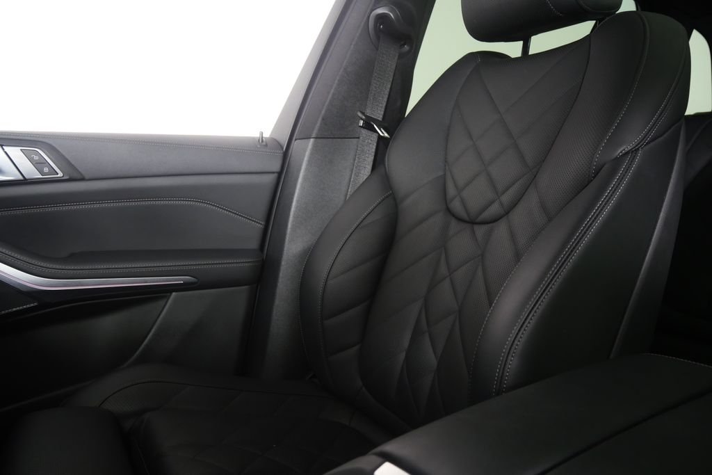 Used 2023 Black Sapphire Metallic BMW xDrive40i image 23