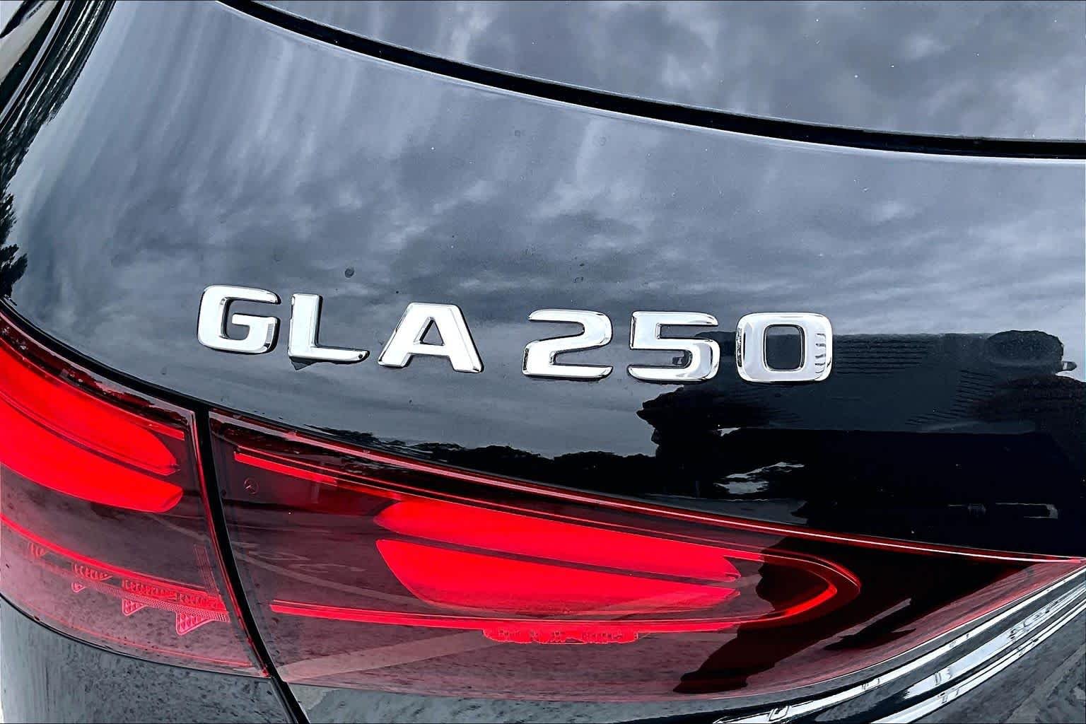 Used 2026 Cosmos Black Metallic Mercedes-Benz GLA 250 image 30
