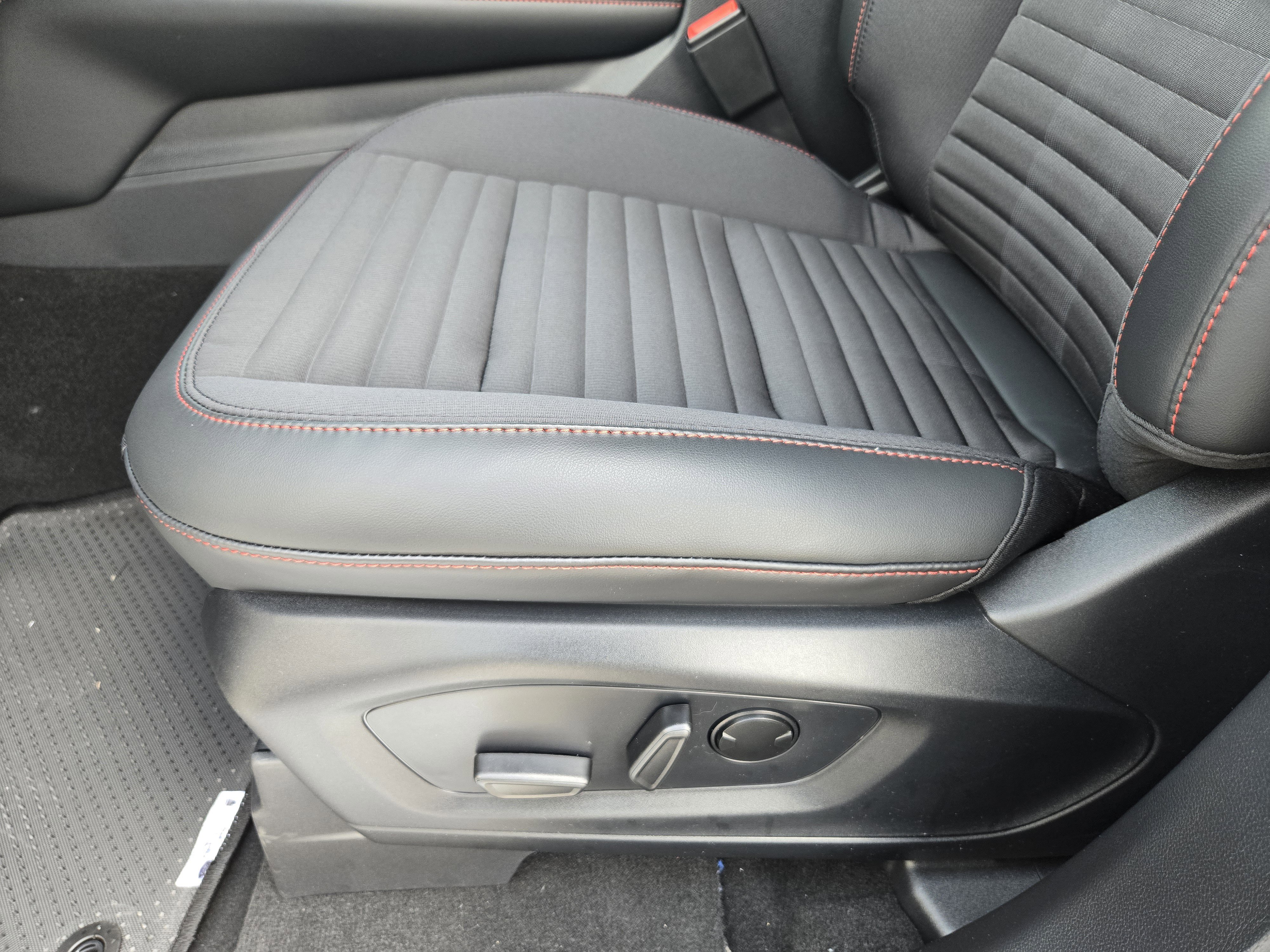 New 2026 Space White Metallic Ford ST-Line image 15