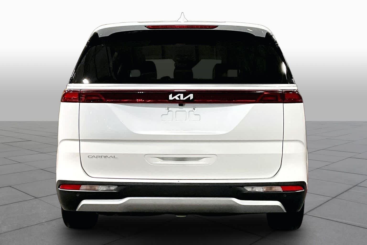 Used 2024 Snow White Pearl Kia EX image 5