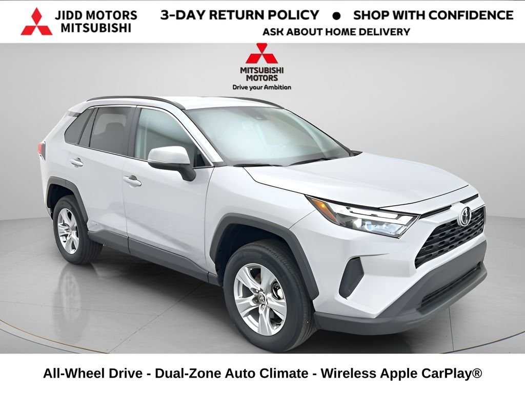 Used 2025 Silver Sky Metallic Toyota XLE image 3