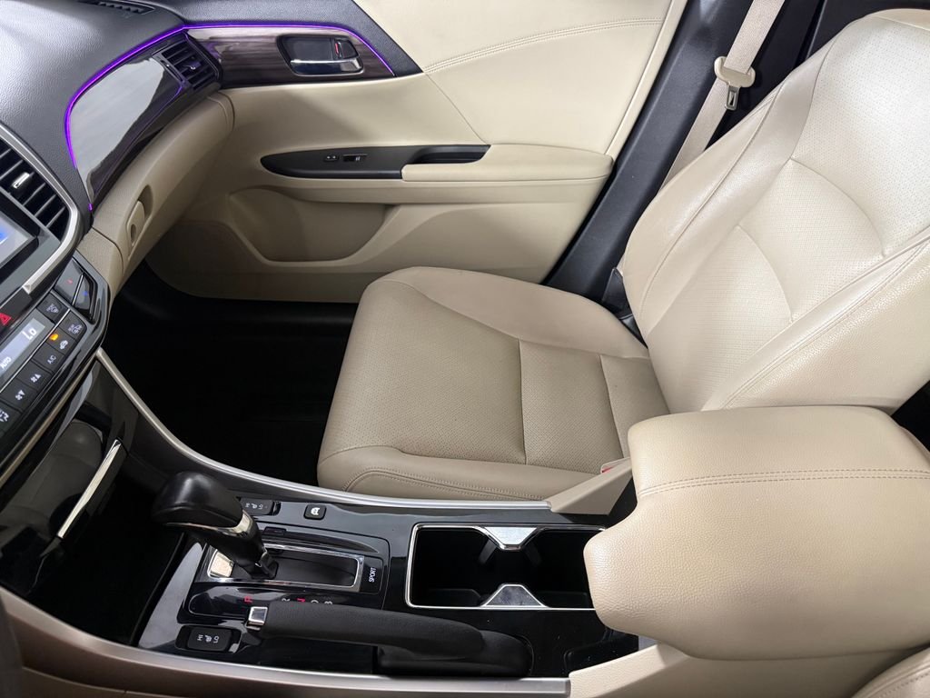 Used 2017 Gray Honda Touring image 18