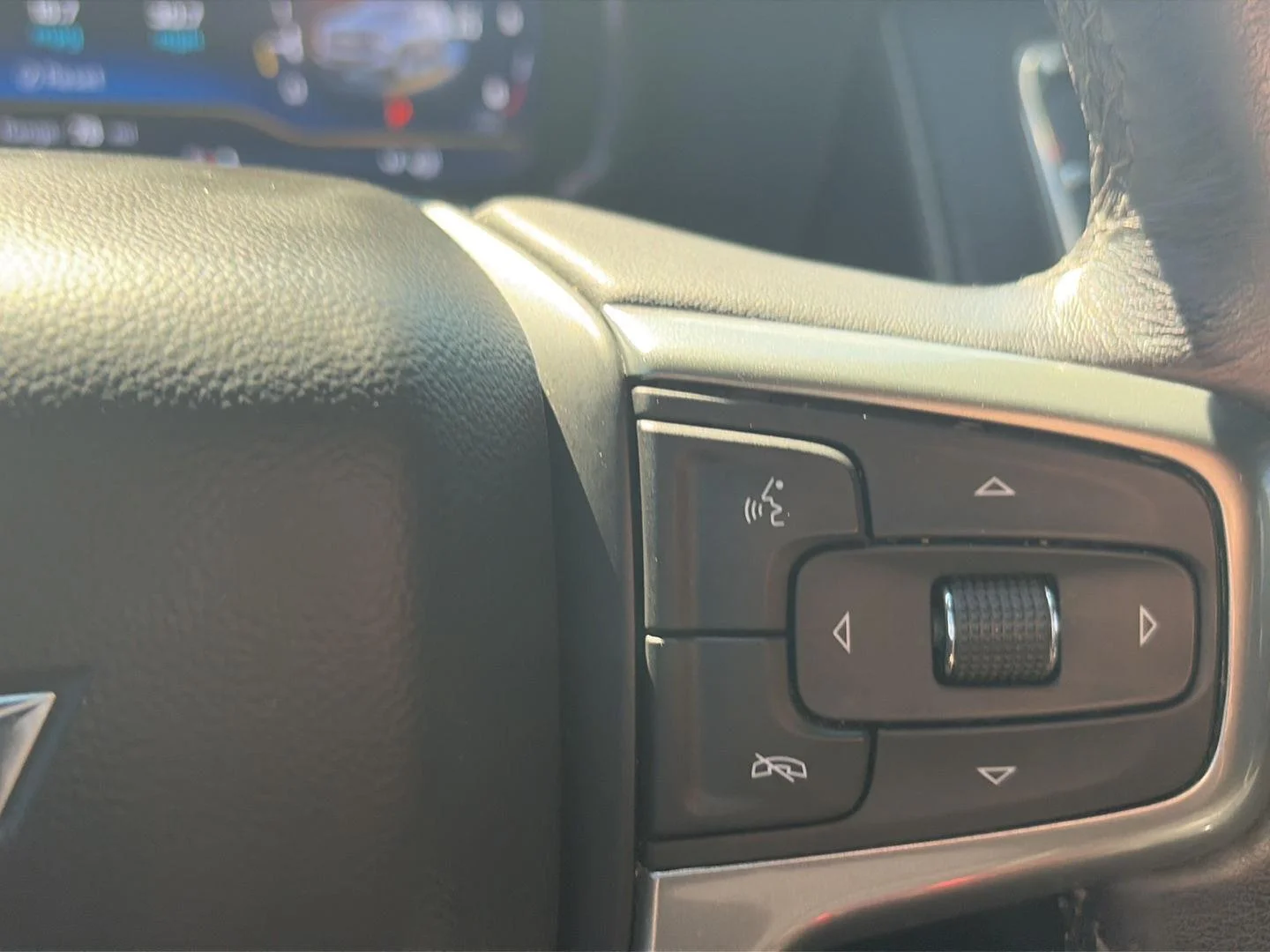 Used 2022 SUMMIT WHITE Chevrolet Premier image 34