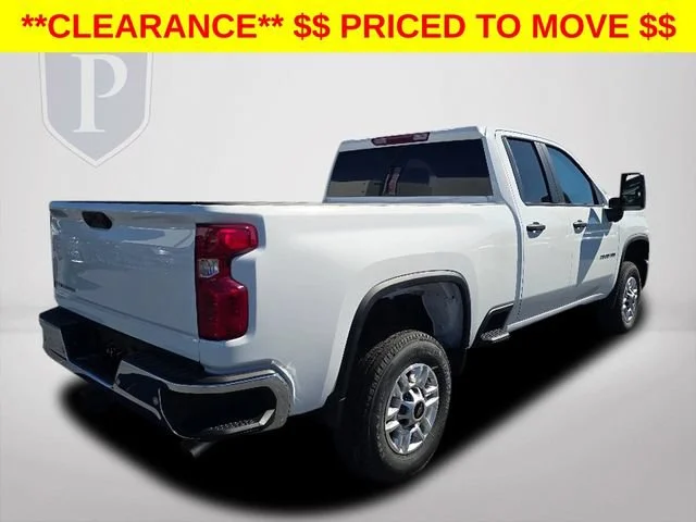 New 2026 Summit White Chevrolet WT image 5