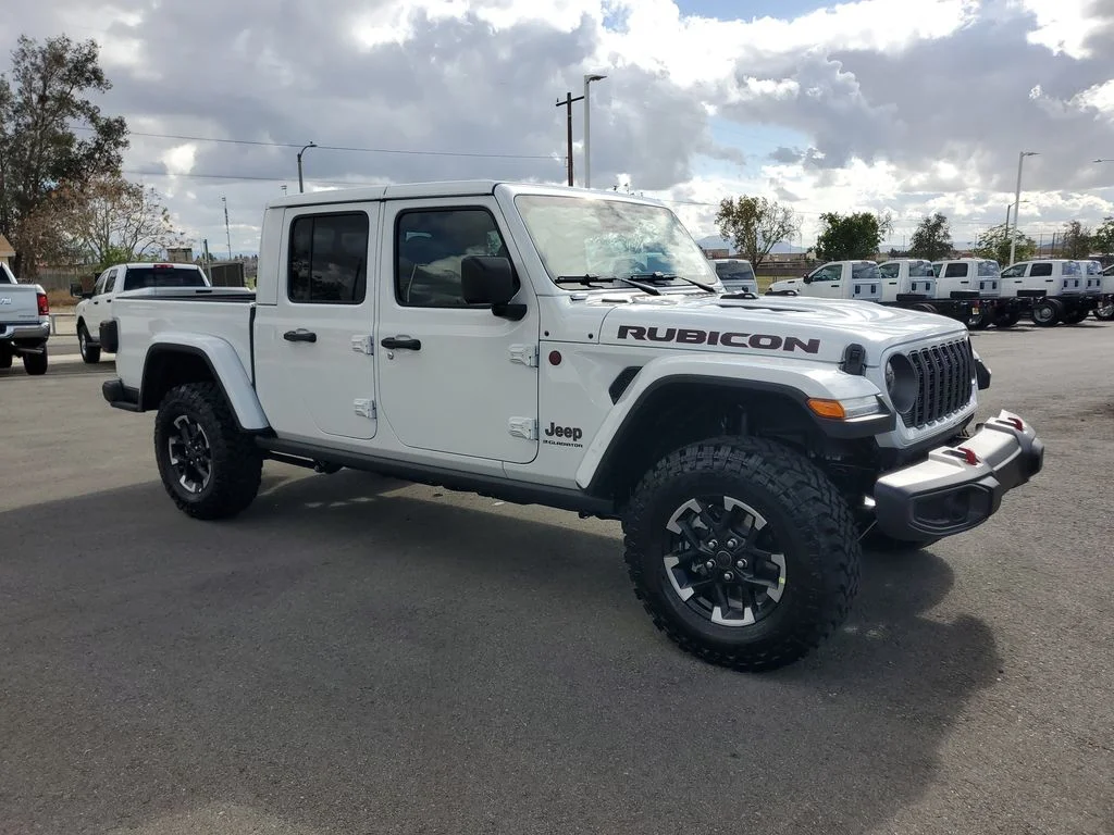 New 2026 Bright White Clear-Coat Exterior Paint Jeep Rubicon image 8