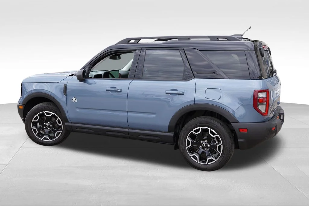 Used 2025 Azure Gray Metallic Ford Outer Banks image 8