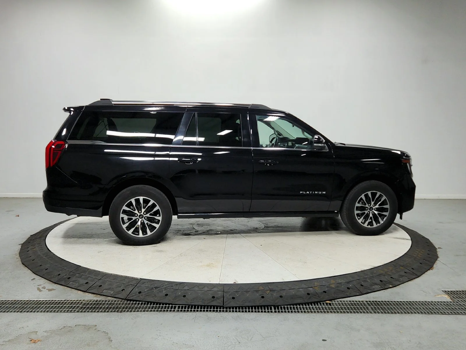Used 2025 Black Ford Platinum image 9