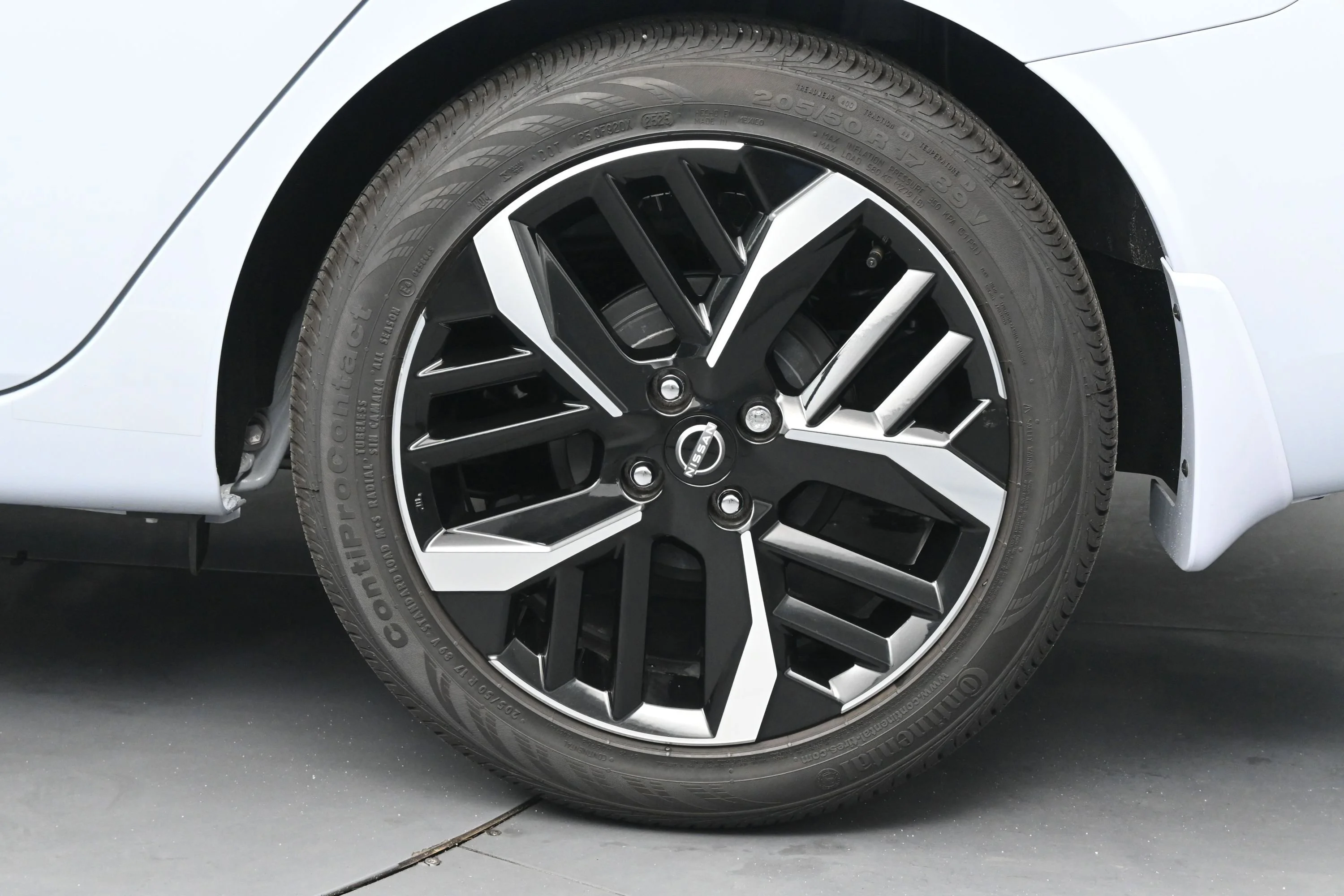 Certified Used 2025 Gray Sky Pearl Nissan SR image 19