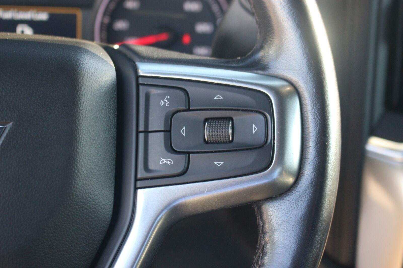 Used 2022 SUMMIT WHITE Chevrolet RST image 21