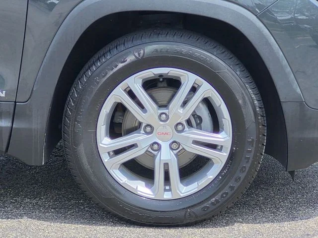 Used 2018  GMC SLE image 9