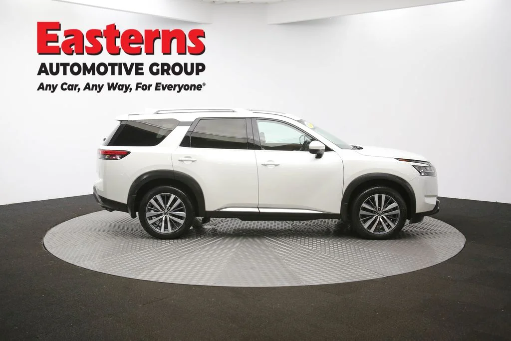 Used 2022 White Nissan Platinum image 49