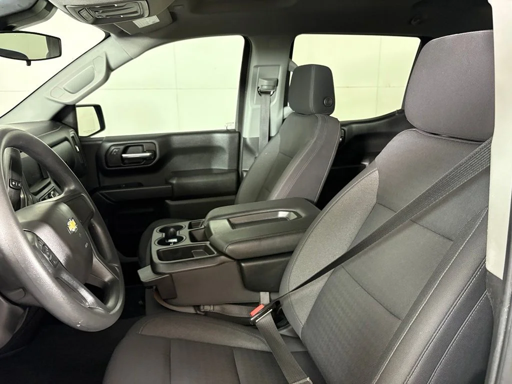 Used 2024 White Chevrolet Custom image 22