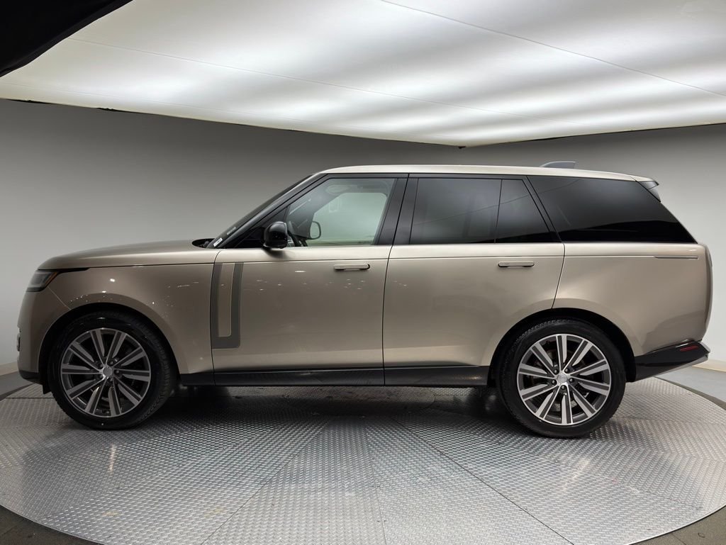 Used 2023 Batumi Gold Premium Metallic Land Rover SE image 2