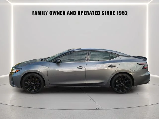 Used 2023 Gray Nissan SR image 3