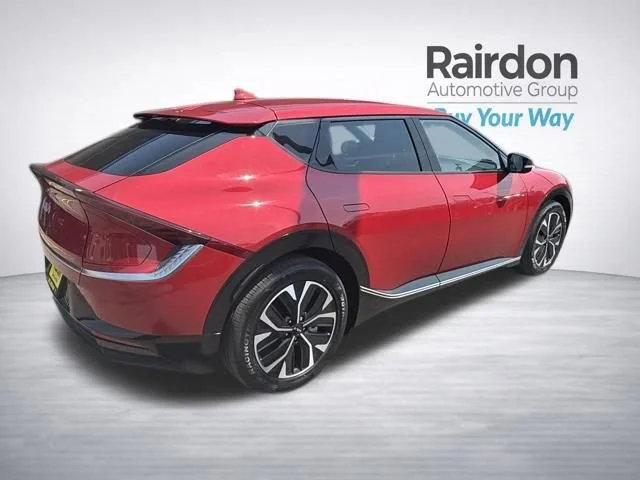 Used 2023 Runway Red Kia Wind image 7
