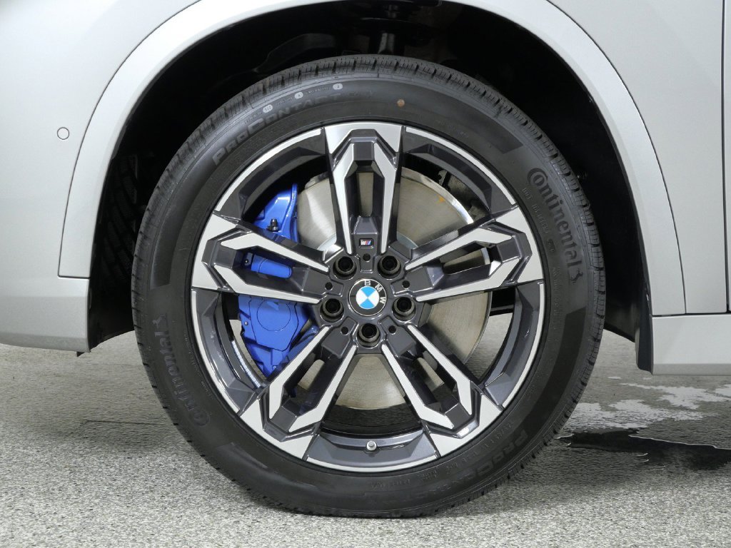 New 2027 Space Silver Metallic BMW M35i image 16